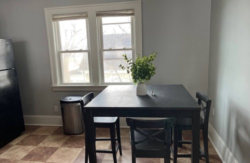 Summit - University Apartment | Light filled 2-bedroom apartment near Saint Paul Downtown