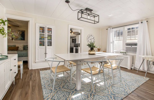 Ludington House | Lighthouse Cottage: 1 block from the beach, 2 blocks to downtown!
