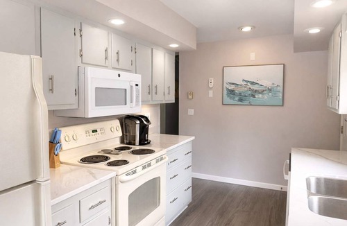 Hazelhurst House | Lilly Pad Landing