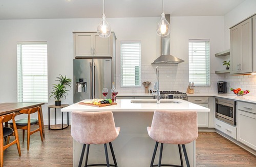 Talbot's Corner Cottage | Limbo - In Cumberland Heights - Mins to Germantown