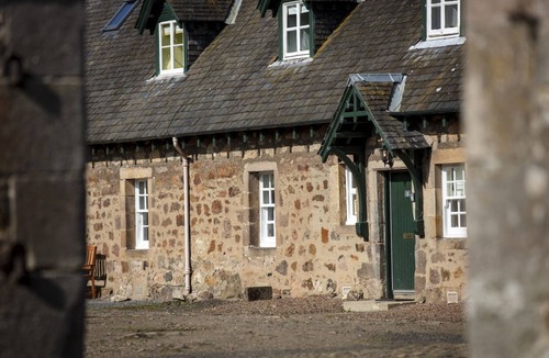 Gorebridge Cottage | Lime Cottage - a charming traditional stone cottage with 2 bedrooms located within the grounds of Ar
