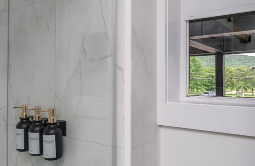 Ellicottville Cabin | Lincoln Boutique Motel- Lower King #2