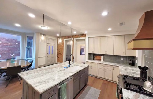 Italian Village House | Lincoln Locale - Newly Renovated 4-Bed in Charming Italian Village near High St