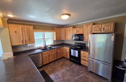 Ransom County House | Lisbon, ND - Cozy Farmhouse 3 bed, 1 bath; 6 miles-Lisbon, 9 miles-Fort Ransom