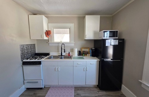 Highland Square Apartment | Little Duck Loft - Cozy Pet-Friendly Loft Apartment By Downtown Akron - W/Wifi