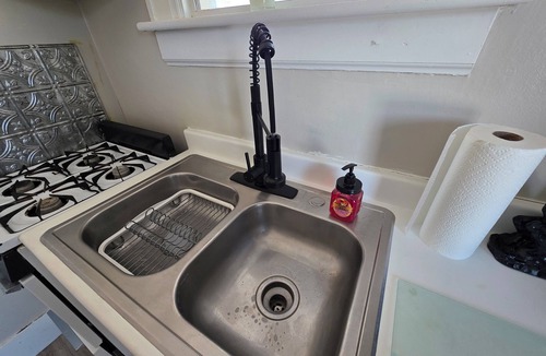 Highland Square Apartment | Little Duck Loft - Cozy Pet-Friendly Loft Apartment By Downtown Akron - W/Wifi