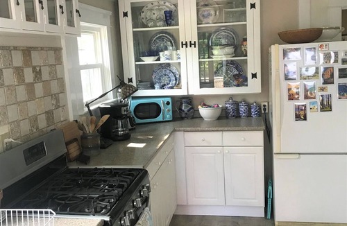 South Kingstown Cottage | Little Farmhouse Cottage - Country Near the Coast