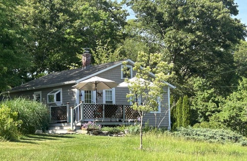 South Kingstown Cottage | Little Farmhouse Cottage - Country Near the Coast