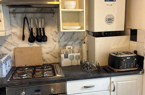Gorebridge Apartment | Little getaway house
