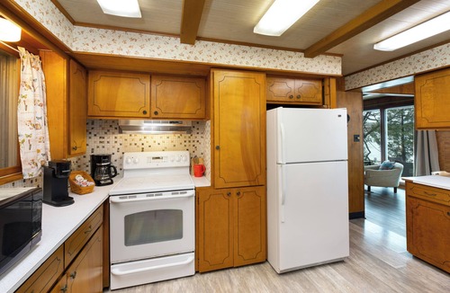 Empire Cottage | Little Glen Lake 3 bedroom, 2 bath, Air Conditioning, Great Swimming & Fishing
