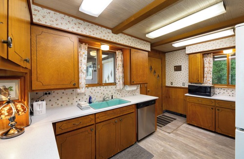 Empire Cottage | Little Glen Lake 3 bedroom, 2 bath, Air Conditioning, Great Swimming & Fishing