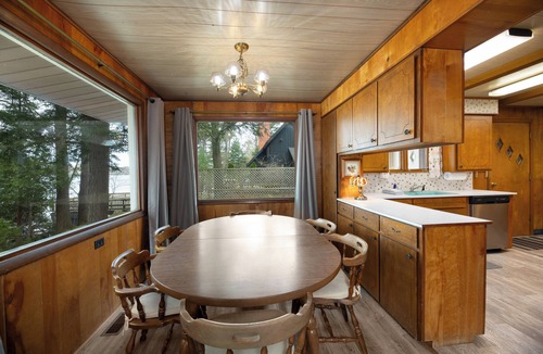 Empire Cottage | Little Glen Lake 3 bedroom, 2 bath, Air Conditioning, Great Swimming & Fishing