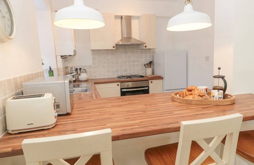 Bamburgh Cottage | Little Haven is near Bamburgh.