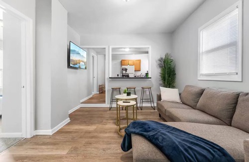 Cleveland Apartment | Little Italy · Family Suite · 4 TVs · Bunk Beds
