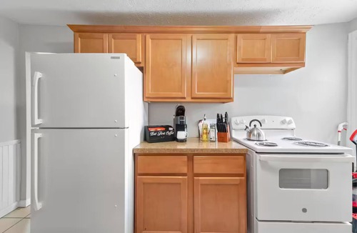 University Circle Apartment | Little Italy · Group Stay · 4 TV's · Pet Friendly