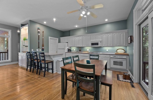 Mercer House | Little Martha Lakefront, Private Fenced Yard, Pool Table, AC