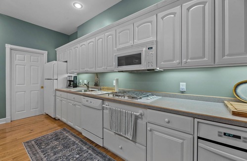Mercer House | Little Martha Lakefront, Private Fenced Yard, Pool Table, AC
