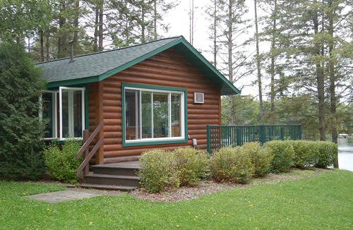 Mikana Cabin | Little Pine Cabin; a charming retreat for couples