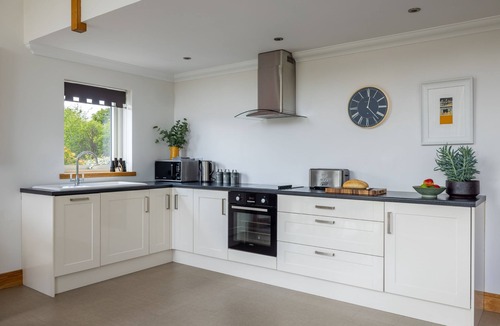 Strathtay Cottage | Little Pitnacree - sleeps 2 guests in 1 bedroom