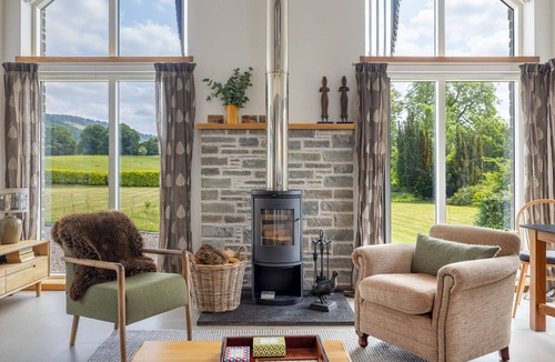 Strathtay Cottage | Little Pitnacree - sleeps 2 guests in 1 bedroom