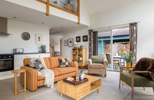 Strathtay Cottage | Little Pitnacree - sleeps 2 guests in 1 bedroom