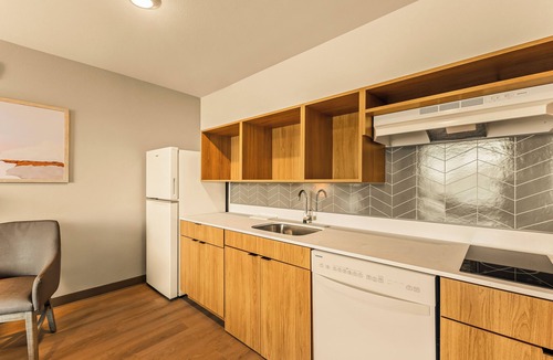 Scarborough Hotel | LivAway Suites Portland-Scarborough