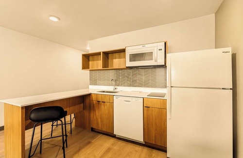 Scarborough Hotel | LivAway Suites Portland-Scarborough