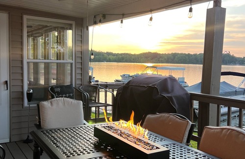 Howe Cottage | Live & Love Life on the Lake at Sunset Cottage!