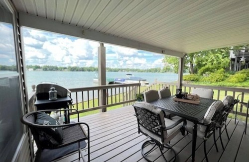 Howe Cottage | Live & Love Life on the Lake at Sunset Cottage!
