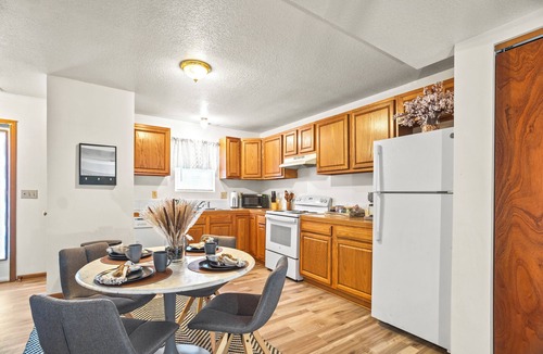 Newark Apartment | Local Discounts!- Convenient Home Away from Home