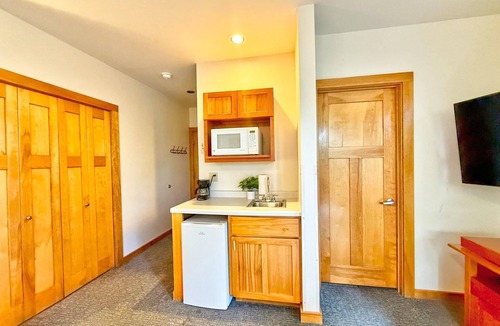 Lutsen Condo | Located directly on Lake Superior, this bright and comfortable condo is ideal for families or groups
