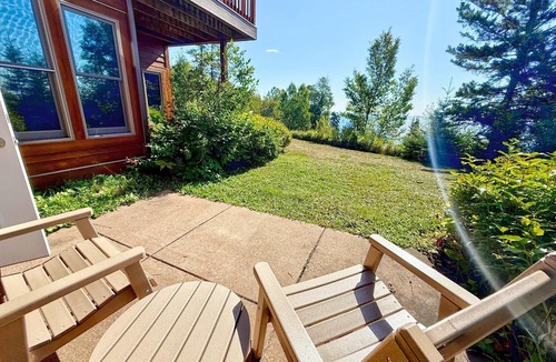 Lutsen Condo | Located directly on Lake Superior, this Guestroom is ideal for couples.