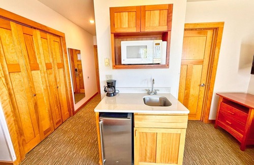 Lutsen Condo | Located directly on Lake Superior, this Guestroom is ideal for couples.