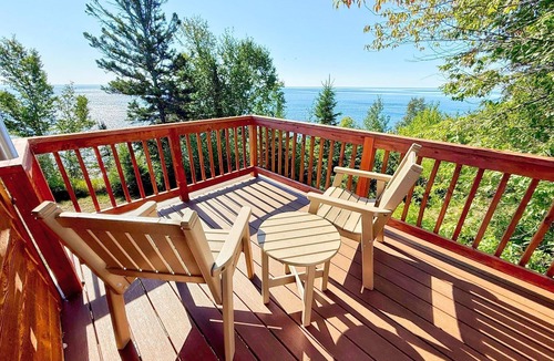 Lutsen Condo | Located directly on Lake Superior, this Guestroom is ideal for couples.