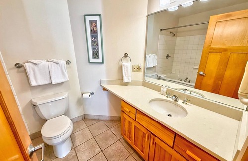 Lutsen Condo | Located directly on Lake Superior, this Guestroom is ideal for couples.