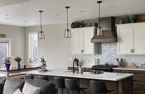 Butte Des Morts House | Located in OSHKOSH less than 10 min from EAA grounds.