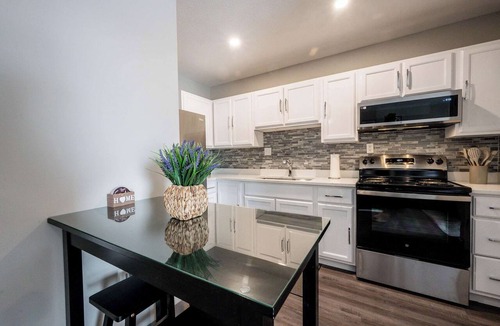 Indianapolis Apartment | Located in the heart of Indianapolis Medical Corridor!