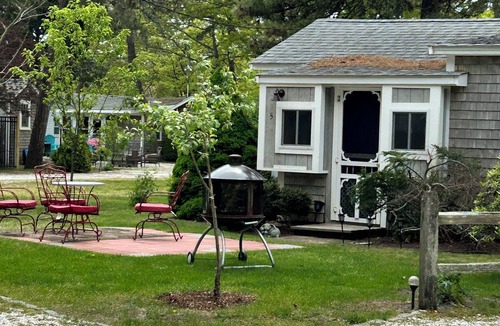 Bass River Cabin | LOCATION! Cabin sleeps3, POOL, 1 mile to OCEAN, Kitchen/Grill, Pet ok, Parking