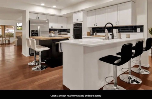 Eastwood House | Location! Golf Spa Shopping Stay in the heart of Scottsdale!