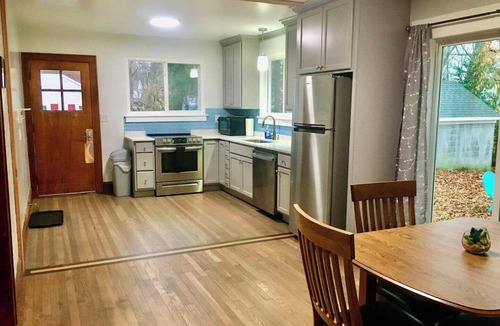 Fayetteville House | Location, Location, Location! Easy walk to downtown Fayetteville & Town Park