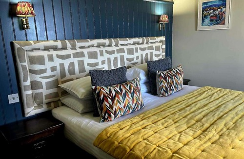 Bowmore Hotel | Lochside Hotel