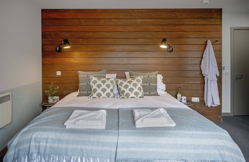 Fort Augustus House | Lock Chambers Caledonian Canal Centre