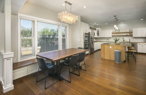 Windsor House | Locust Estates Luxury Home – Downtown Windsor