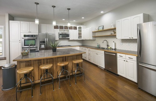 Windsor House | Locust Estates Luxury Home – Downtown Windsor