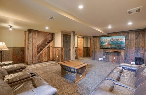 Rockbridge Cabin | Lodge and carriage house with 7 combined bedrooms, ponds and private pool! Across from State Forest!