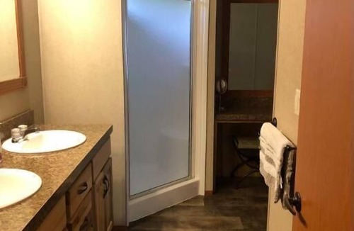 Oxford Cabin | Lodge - Sleeps 11 with 4 beds /2 bathrooms