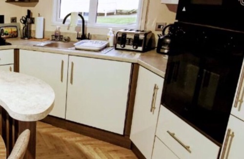 Swarland Cabin | Lodge sleeps 4, 2 beds 2 bathrooms