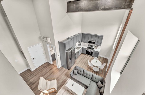 Cleveland Apartment | Loft+2Bd+65"TV+8 Min from DT CLE