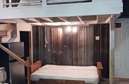 Loretto Apartment | Loft suite with cozy Queen minutes from Makers Mark , Log Still , Gethsamane