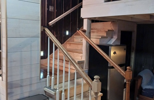 Loretto Apartment | Loft suite with cozy Queen minutes from Makers Mark , Log Still , Gethsamane